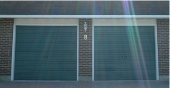 Deux vieilles portes de garage