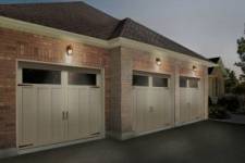 Acheter une porte de garage en quel matériau : bois ou acier ?