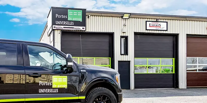 Devant du commerce Portes Universelles avec camion noir